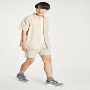 men-beige-shirt-minimal-outfit-1